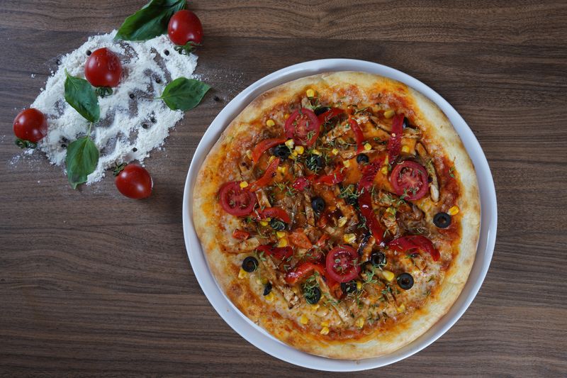 Veggie supreme pizza pizaa factory style